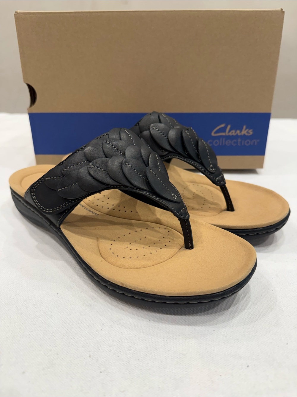 Clarks Women's Laurieann Palm Thong Sandal Color Black Leather